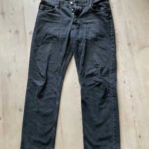 Zara Jeans - Raka Jeans från Zara. Storlek 46 Blåsvarta