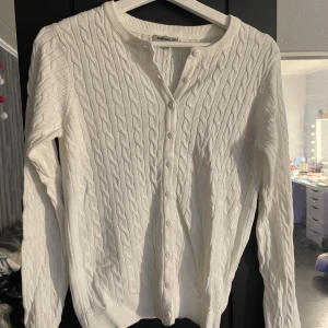 Stickad mjuk tröja - Aldrig använd 