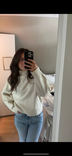 vit stickad - Supermysig vit stickad tröja! Bra skick! Normal till storlek🥰🥰