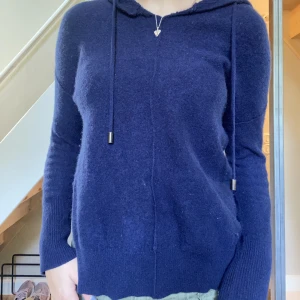 Kashmir Hoodie - As snygg marinblå Kashmir Hoodie