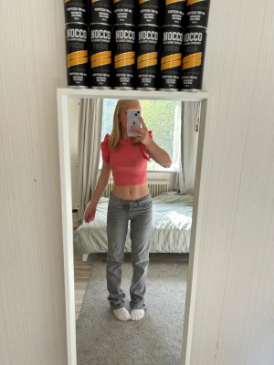 Jättefin rosa topp - Jätte gullig topp från Zara, storlek S. Har en lite slitning i ena armhålan men det kan jag sy ihop innan jag skickar den💗