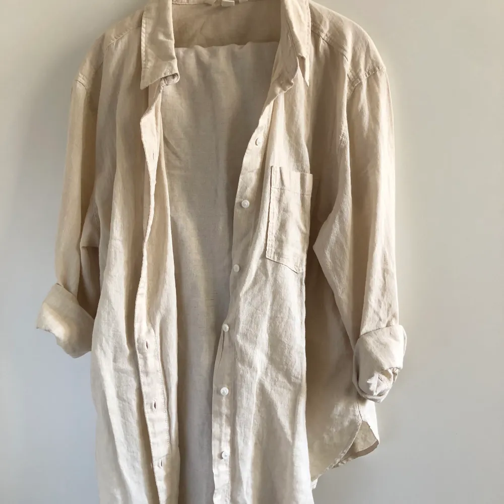 Linne skjorta/byxa i storlek M från H&M.. Skjortor.