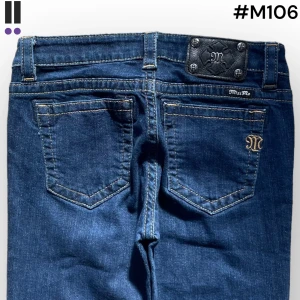 M106 lågmidjade bootcut missme jeans  - MissMe jeans i model Boot 💜 Tag 28W 💜Midja (rakt över) 38cm 💜 Innerben 72cm 💜 Ytterben 100cm 💜 Benöppning 21cm 💜  💜Våra mått blir W=29, L=28 💜 Men jämför alltid måtten💜M106