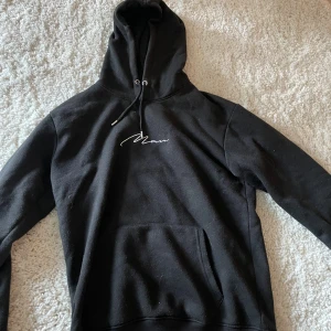 Hoodie  - Hoodie i använt skick men helt ok
