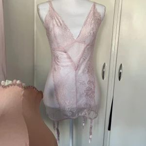 Rosa Neglige  - Vintage neglige med suspender belts<3