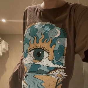 Oversized T-shirt - Brun Oversized T-shirt med tryck!!👯‍♀️👯‍♀️