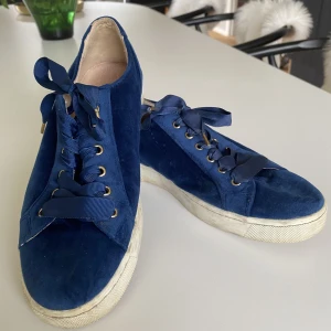 Philip hog skor - Köpta från Sellpy men var tyvärr lite för små. Storlek 40 men är som 39! Fint skick 