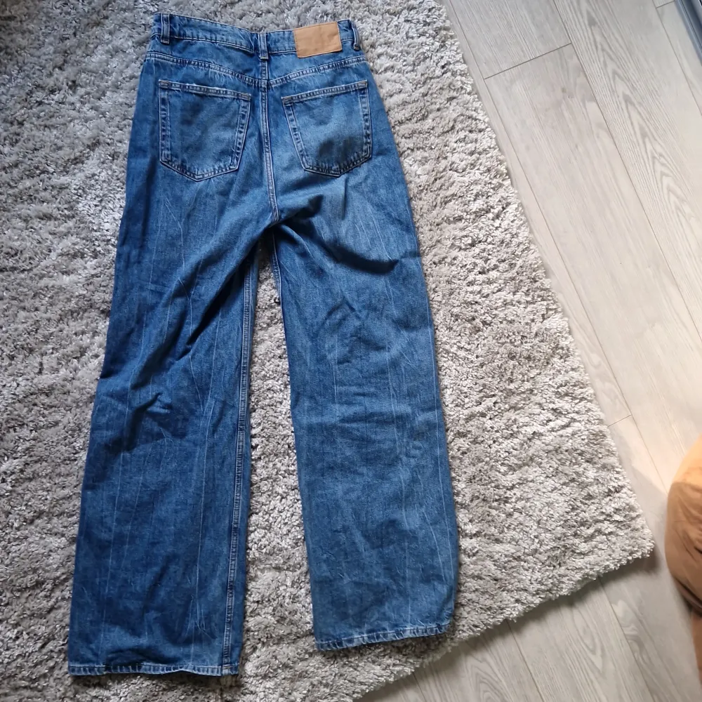 Ett par fina jeans från H&M som är använda bara två gånger🤗💓säljer dom då de inte passar mig längre💓. Jeans & Byxor.
