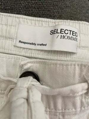 Linne byxor - Ett par linne byxor från selected home. Storleken är XL men könns mer som en L. 