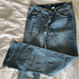 Jeans - Lågmidjade bootcut från hm Storlek 38 100kr+frakt
