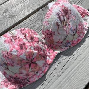 bandeau bh från hm i storlek 75B 💓  