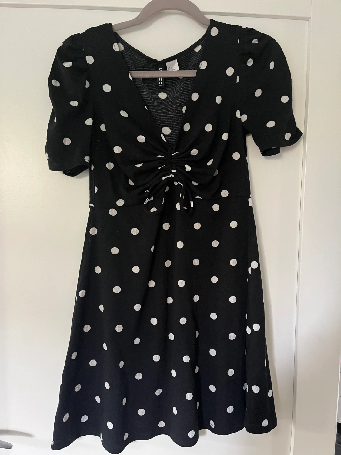 Prickig klänning - 90