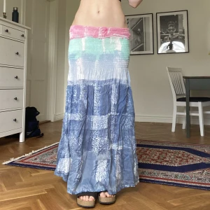 Tiedye kjol/klänning - Maxibohokjol. Kan ha som klänning också. Storlek S/M/L. Elastisk. Märke Handtryck Eva Best. 🦋