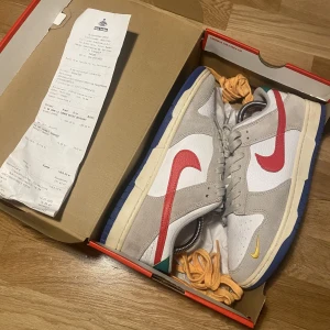 Nike dunk  - Cond 8/10  Finns att hämta i Saltsjö Boo (Nacka).  