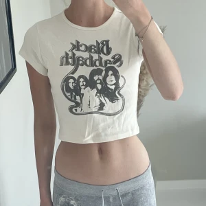 Croptop  - Aldrig använd, storlek xxs men passar upp till s💞