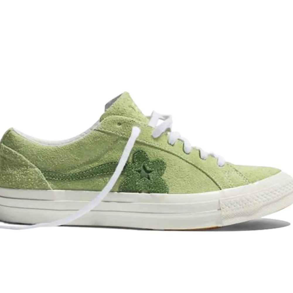 Gröna converse x golf le fleur skor storlek 41-42 ungefär . sparsamt använda, kan skicka fler bilder. Skor.