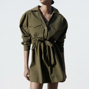 Zara klänning - Superfin klänning från zara, som är tyvärr för stor för mig, och väntade för länge för att kunna lämna tillbaka 💕 prislapp kvar och bara testad!