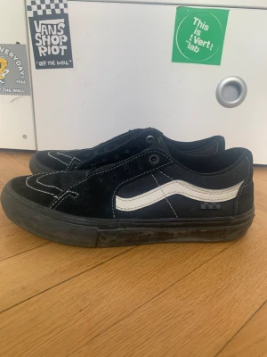 Vans skor - Snygga Vans skor som är till för att skejta de är använd att par fåtal gånger och kommer med sprillans nya skosnören