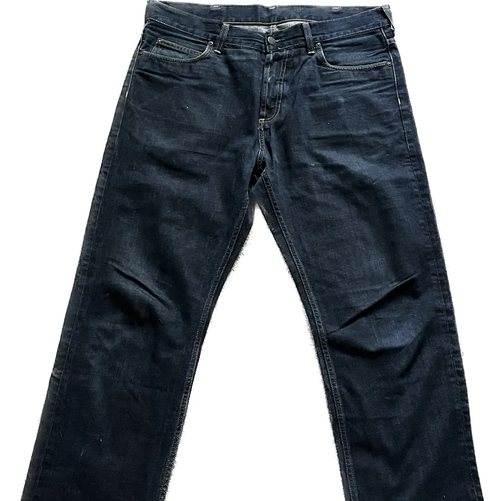 Riktigt snygga carhartt jeans jag it använder längre som är i nice skick . Jeans & Byxor.