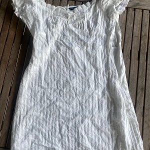 shein klänning - Bra skick, använt lite. Vit och i storlek S