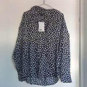 New never worn cute Monki shirt. Size S. Price does not include shipping. 