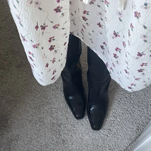 Cowboyboots  -  Men finaste jag köpt, tyvärr för små för mig🥲 Strl 39!!