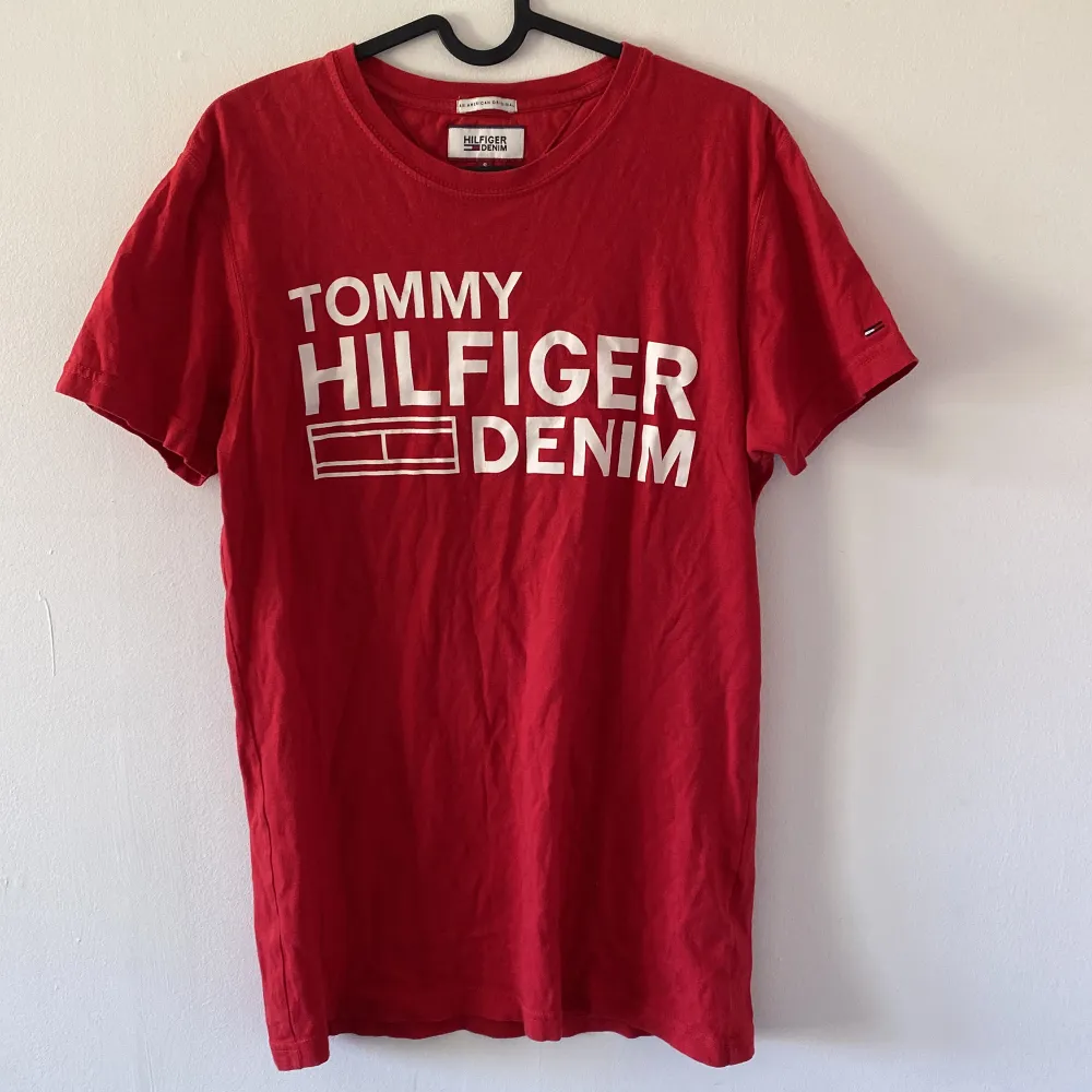 Tommy Hilfiger t shirt i nyskick. Storlek Small. T-shirts.