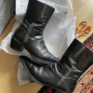 Cowboy boots 38 - Fina skor i storlek 38. Knappt använda. Lånade bilder av tidigare köparen. 