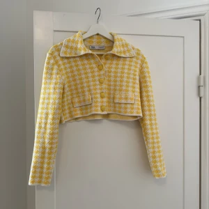 Sommar jacka/kofta  - Bra skick - använd en gång - croppad - liten i storlek 