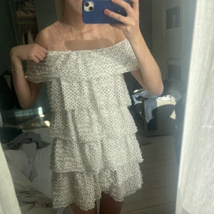 Sommar klänning - Säljer denna sjukt söta klänninhen från zara som man både kan ha utan ”skärp” och med!