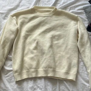 Stickad tröja - Creme vit stickad tröja från shein, storlek S. 