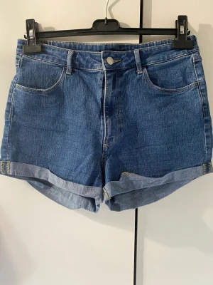 Jeansshorts  - Säker dessa jeansshorts då dom är för små.