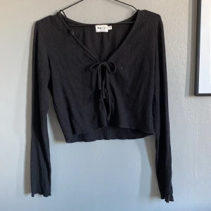 Söt topp - Topp med två knyttbara knuttar