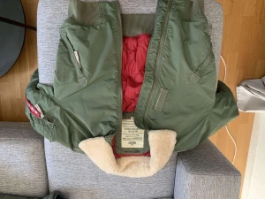 Alpha Industries jacka - Säljer min Alpha Industries jacka, använd ett fåtal gånger 