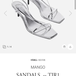 Mango silver metallic klackar - Helt nya mango klackar med ca 4 cm klackhöjd.  Drog av prislappen men använde bara under två timmar en kväll så är som nya! Skriv för egna bilder!  