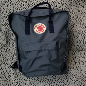 Kånken fjällräven väska - Stor fin ryggsäck, inte äkta. Superfint skick.  200kr