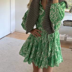Skit snygg grön klänning från zara🌸🌸knappt använd! Helt slutsåld💕