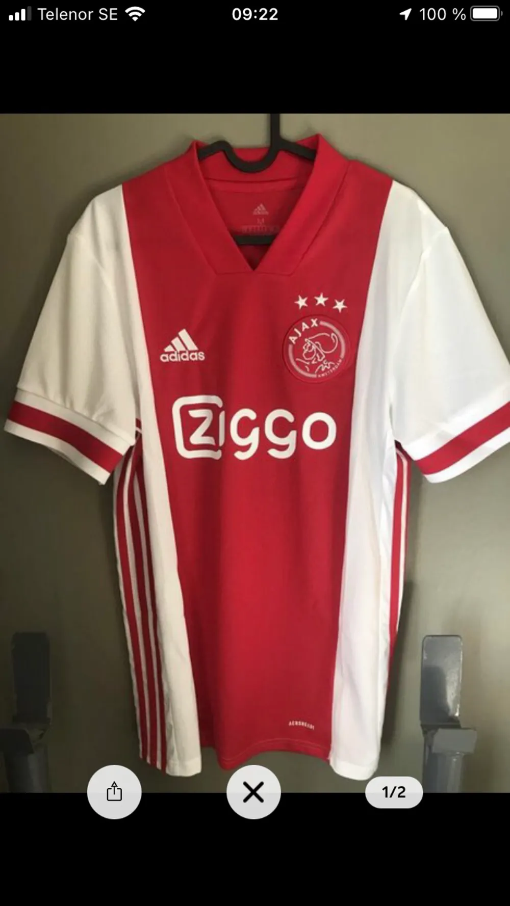 En äkta Ajax tröja från adidas. Ny skick aldrig använts. T-shirts.