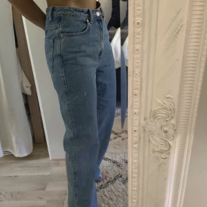 Weekday jeans  - Super snygga weekday jeans i en fin tvätt använda få gånger men jätte sköna ! 