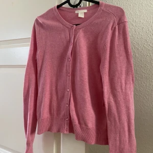 Rosa kofta  - Rosa kofta storlek S, 70 kr + frakt❤️‍🔥