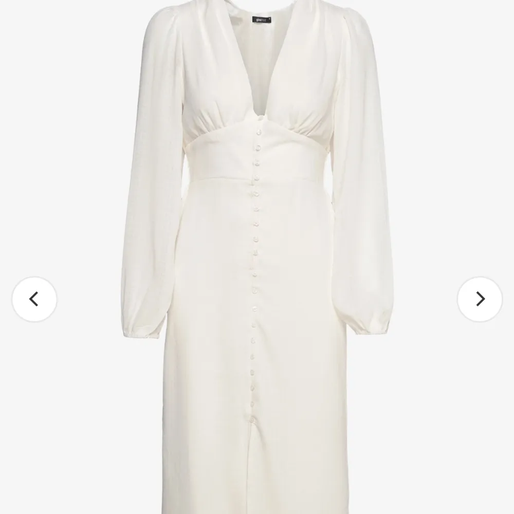 Superfin Adoore-liknande klänning från Gina tricot. Färg, off-white. Fint skick, endast använd en gång. . Klänningar.