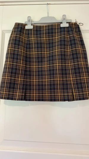 Kjol - Jätte gullig kjol i storlek 38. 