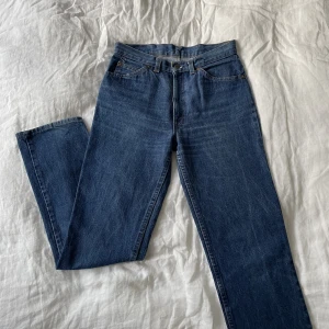 Jeans - Vintage Levi’s 657 jeans i jättefint skick. Ser knappt använda ut! Dem är raka i modellen. Så så fina men säljer då dem är för små för mig💗