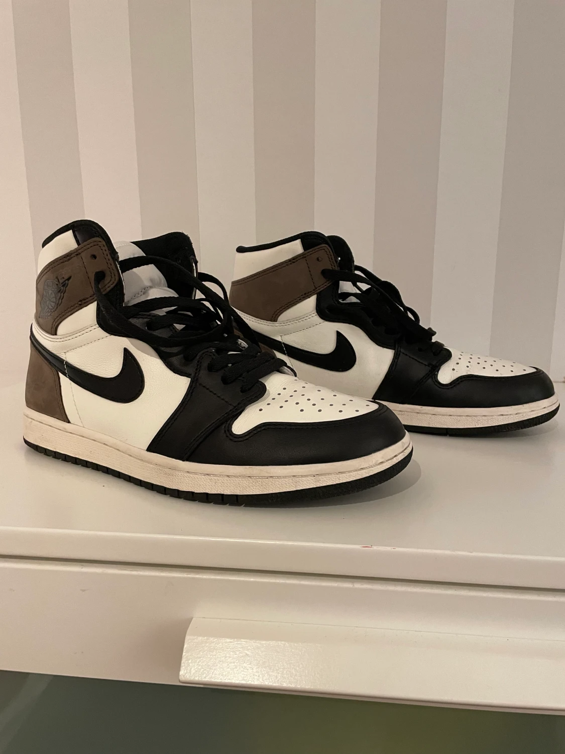 Jordan 1 Retro High Dark Mocha - 90