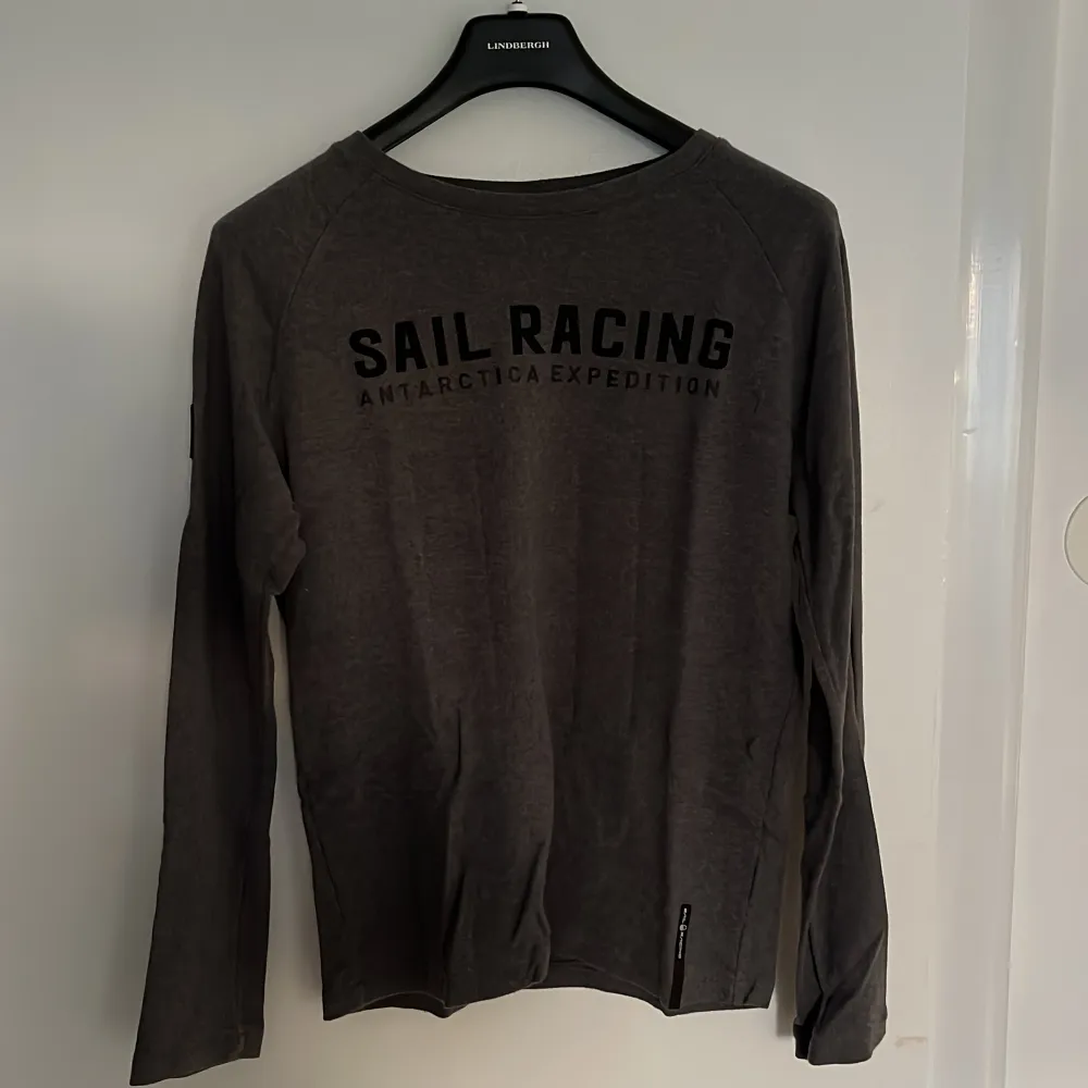 Mörkgrå Sail racing tröja i storlek M. Knappt använd. . Tröjor & Koftor.