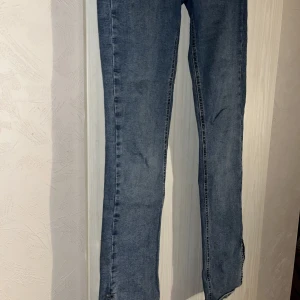 Jeans - Stretchiga jeans som framhäver formerna så snyggt 