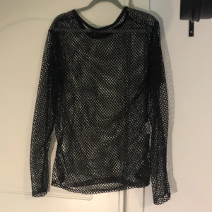 Nättröja  - Denna fina tröjan är köpt här på Plick men passade inte mig tyvärr :( kontakta mig vid intresse eller frågor Köparen står för frakten 🖤