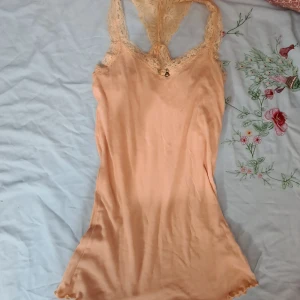 Vintage linne - Vintage linne som är i gamal modell. Godskick