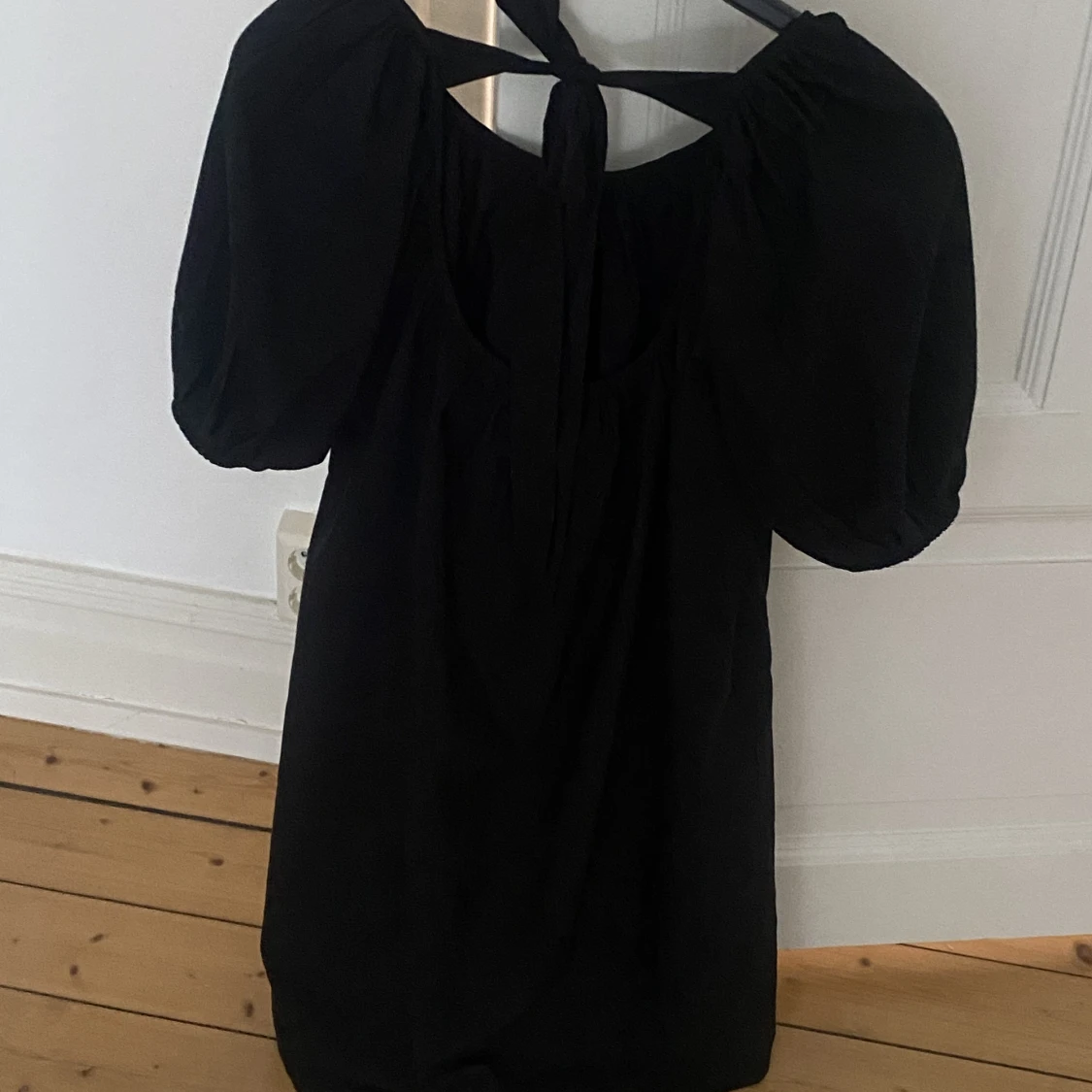 Bikbok klänning, med synlig rygg! Helt ny, aldrig använd!  