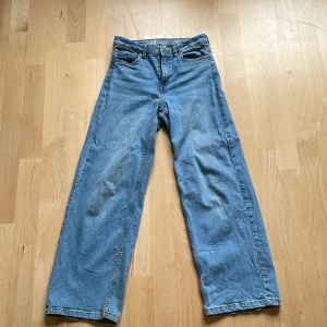 Jeans - Säljer mina jeans som är för små! Säg till om fler bilder behövs ❤️